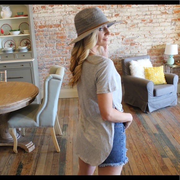 ✨LAST ONE✨Gray short sleeve split side tunic - Picture 5 of 6
